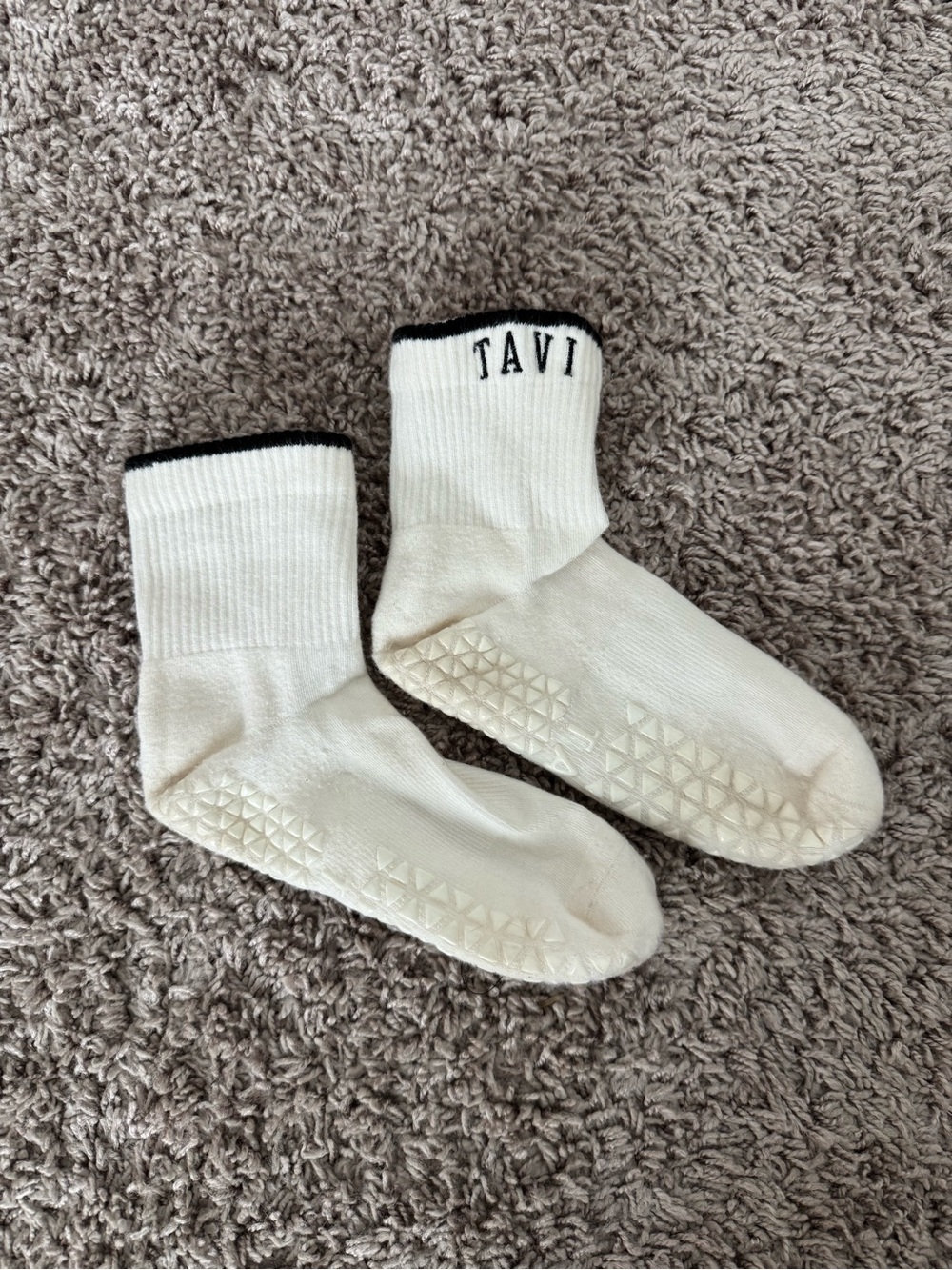 Tavi Aria Grip Socks Quarter Crew - Morning Light Cream and Black Size Small - Picture 4 of 4